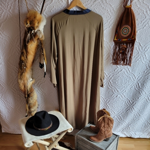 SALE‼️SECRET GARDEN Embroidered Floral Kimono - Picture 10 of 12